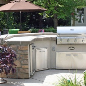 Housewarmings Outdoor – îlot de cuisine extérieure clé en main avec un barbecue et les électroménagers