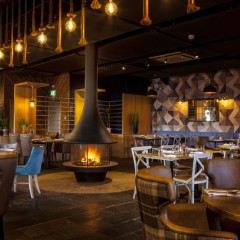 Foyer au bois JC Bordelet Zélia par Ambiance® dans un joli restaurant - Passion Feu®