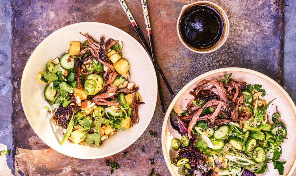 SALADE VIETNAMIENNE À LA BRISKET CROQUANTE
