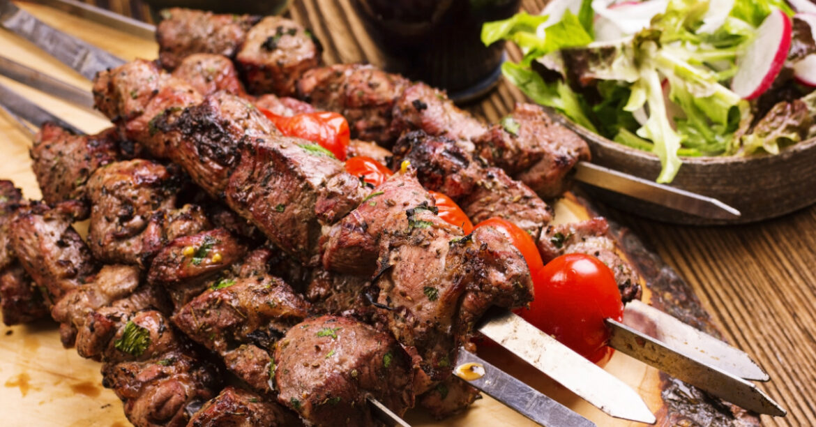 Cuisine du monde : Essayez de nouvelles recettes cet été ! - Kebabs grillés du Moyen-Orient 