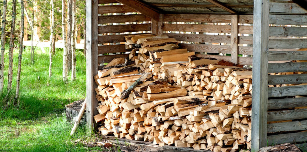 Comment empiler du bois de corde - bois de chauffage dans un abri